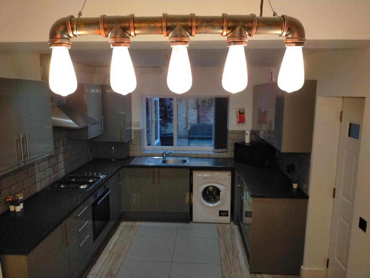 4 Bed Entire House - Heart Of The City - Near Sufc Шефилд Экстерьер фото
